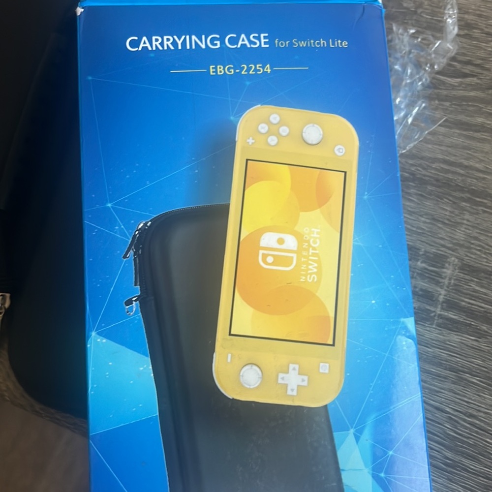 Black Carrying Case with screen protector for NINTENDO SWITCH LITE. NWT